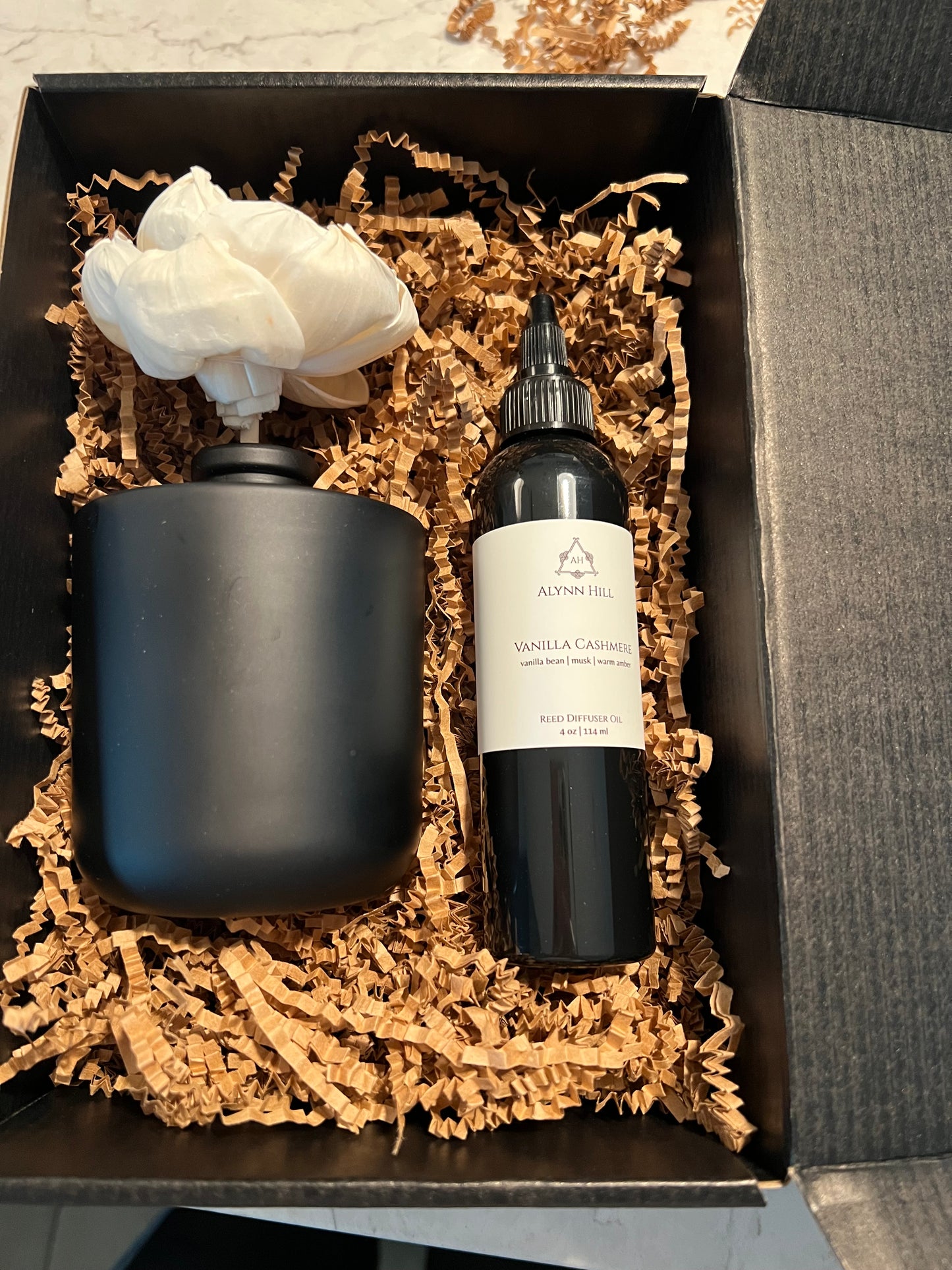 Gift Set: Diffuser Vessel Oil  & Flower